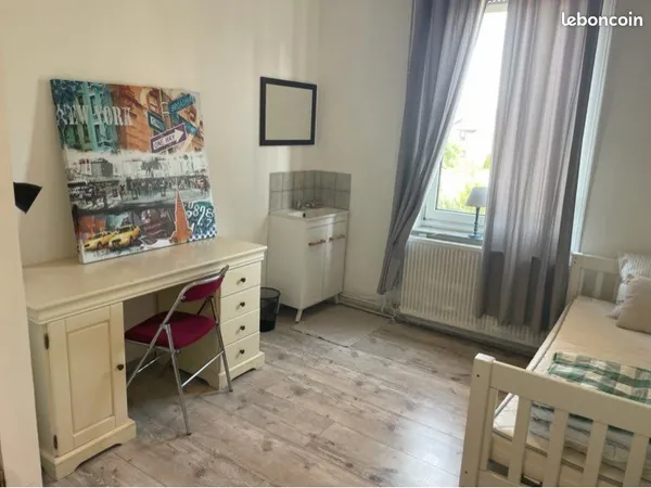Chambre meublée dans logement spacieux chez particulier