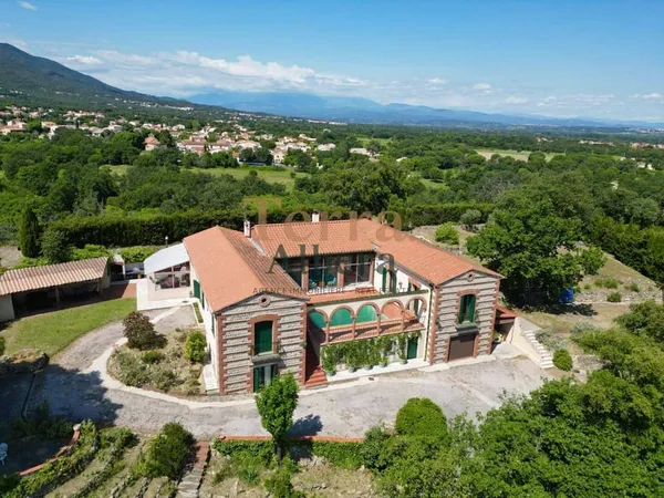 Maison de plain-pied 6 pièces 250 m²