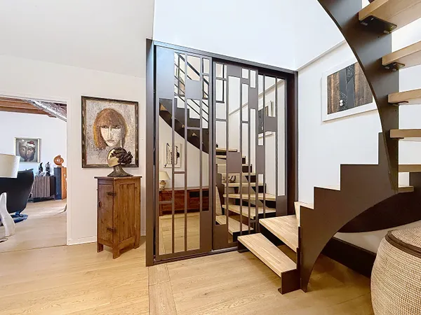 ETOILE Centre historique. Appartement 143 m² avec garage et extérieur dans bâtisse en pierres