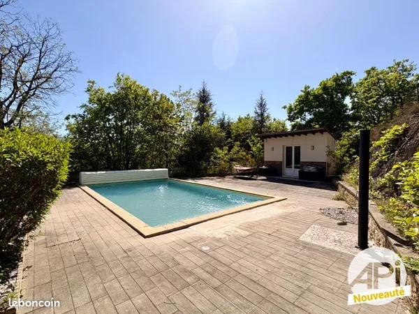 Maison 8 pièces 210 m²
