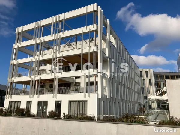 Bureaux 1 326 m²