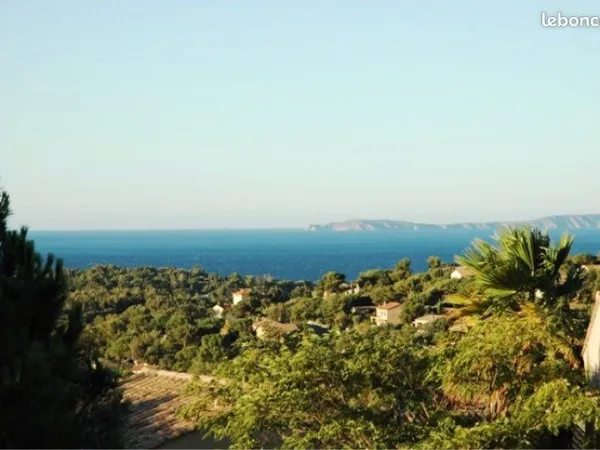 Appartement T2 + cabine / 30m2 + 10m2 terrasse couverte avec belle vue mer / proche tous commerces