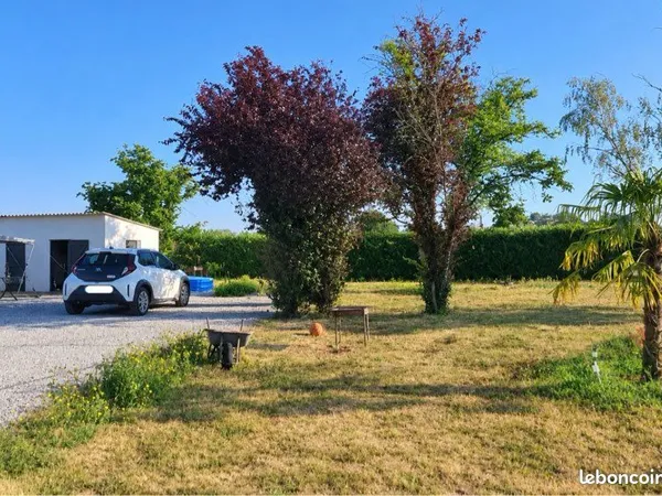 Vends Terrains avec petit studio