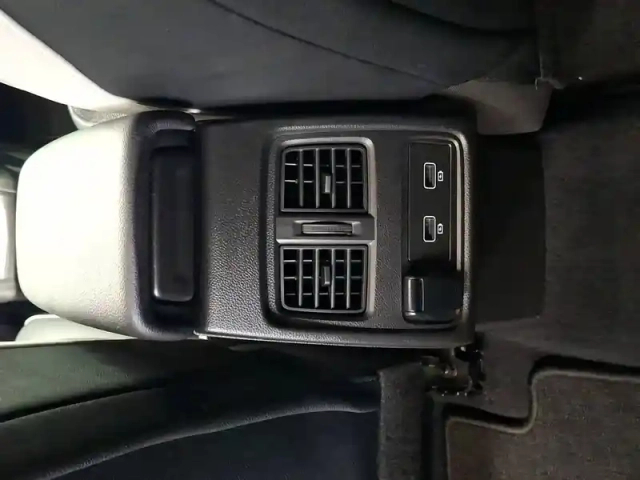 Renault Captur e-tech 145 - 21 — photo 32