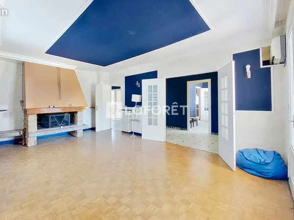 Studio 5 pièces 127 m²