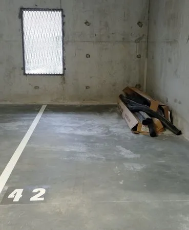 Place de parking dans garage