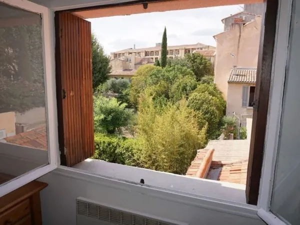 Aix-en-Provence (13100)  Studio de charme avec poutres ....