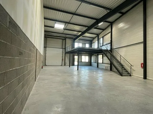 LOCAL D'ACTIVITE 240 m² SAVIGNEUX