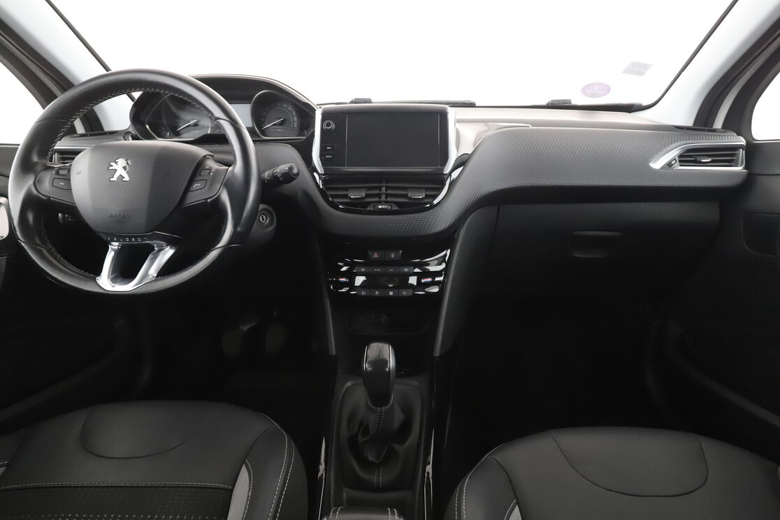 Peugeot 2008 1.2 PureTech Allure — photo 11