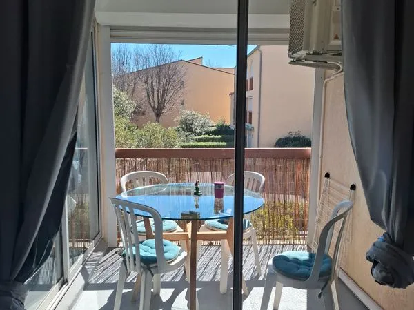 A vendre à Saint Cyprien appartement type t2B et place de parking dans résidence calme et arborée pr