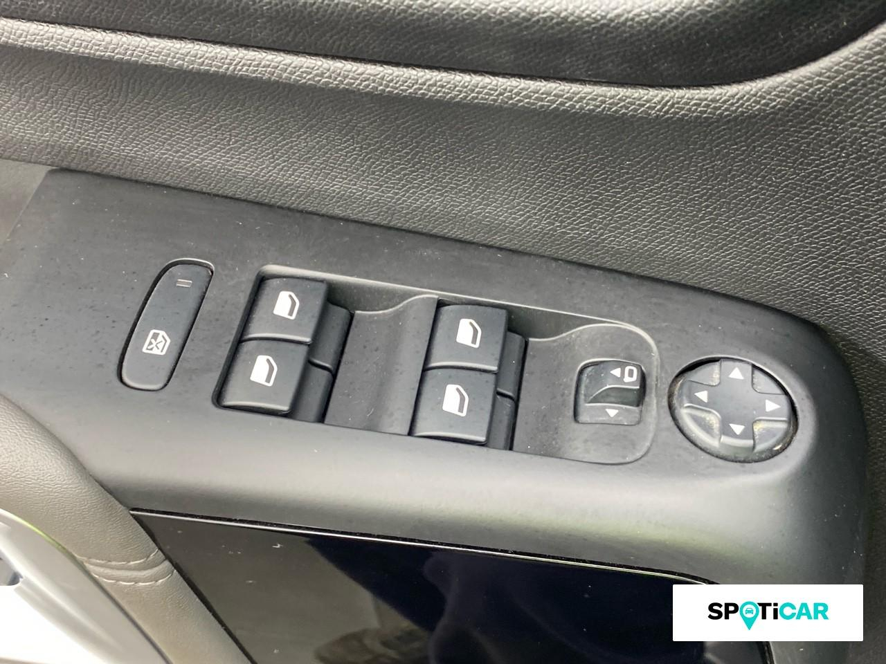 Citroën C5 Aircross hybrid 225ch feel e-eat8 — photo 19