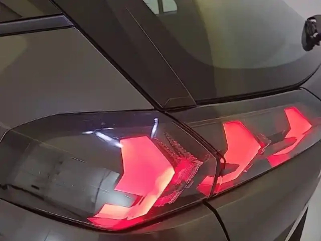 Peugeot 2008 puretech 100 s&amp;s bvm6 — photo 17