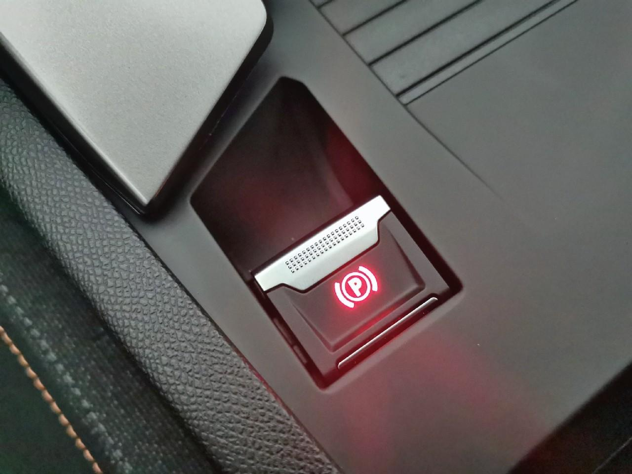 Peugeot 308 sw hybrid 145 e-dcs6 style — photo 29