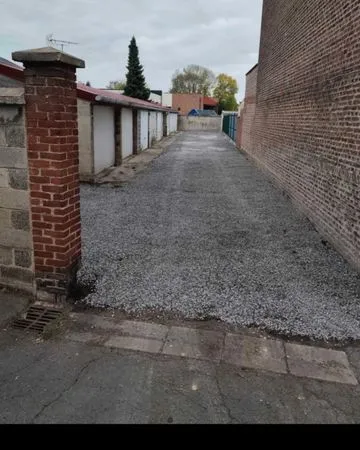 Garage face à la mairie de wavrechain sous Denain