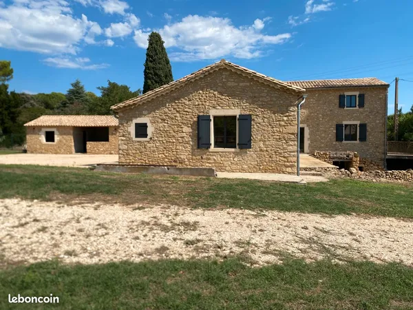 Vends mas en pierre