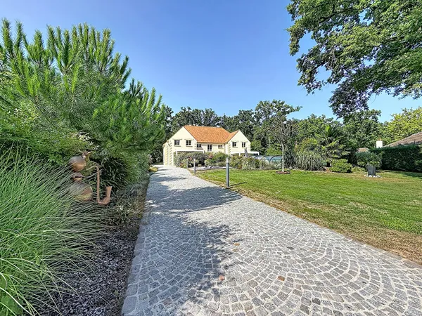 Maison Lamorlaye 10 pièces 430m2 habitable, parc 5100 m², piscine