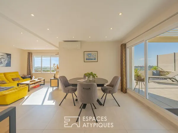 Toit-terrasse contemporain et vue mer panoramique