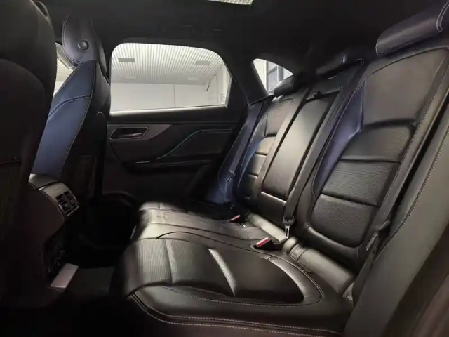 Jaguar F-Pace 2.0 d - 240 ch awd bva8 — photo 10