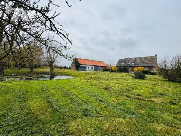 Maison 9 pièces 327 m²