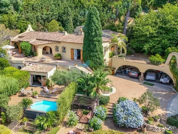 Maison 9 pièces 275 m²