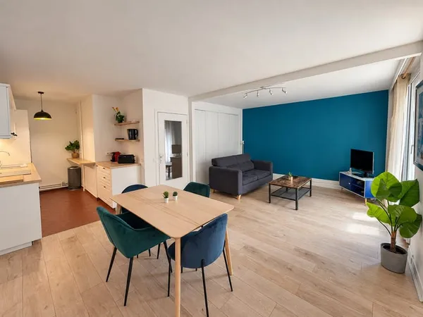2 PIÈCES MEUBLÉ AVEC TERRASSE ET PARKING BAIL CIVIL