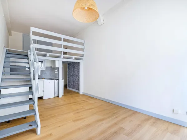 Vends studio - 27.38 m² - 1 pièce, 1 chambre - Lyon 69007