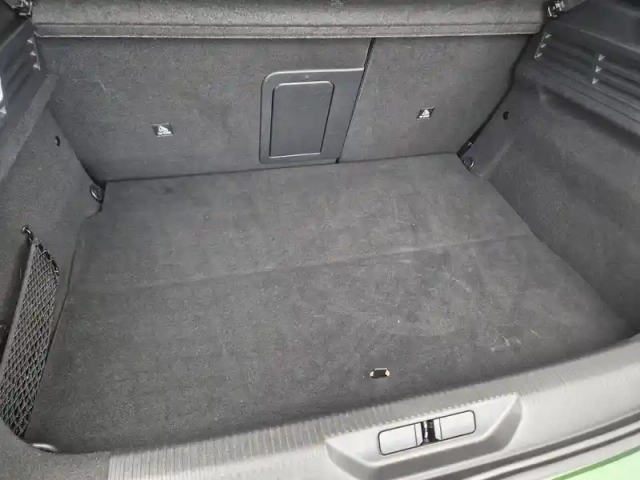 Peugeot 308 phev 180 e-eat8 — photo 21