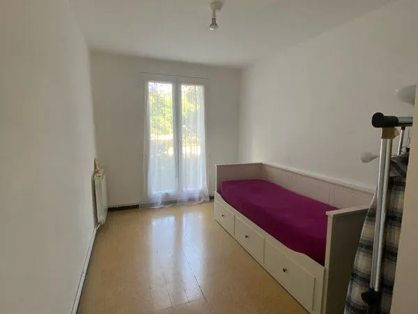 T3 traversant 56 m² avec balcon et cave
