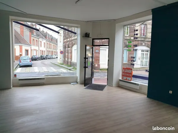 Local 1 pièce 50 m²