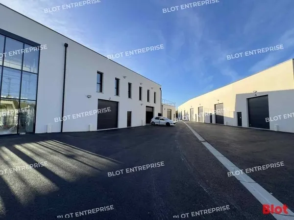 Entrepôt 100 m²