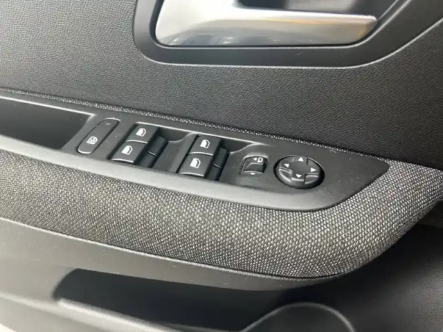 Peugeot 208 electrique 50 kwh 136ch — photo 20