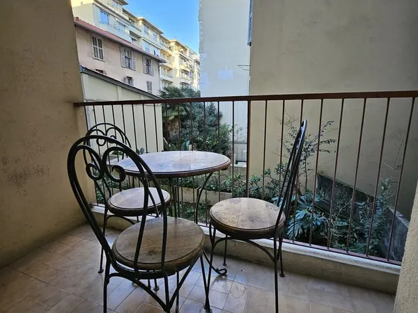 Location petit t1 malaussena a nice