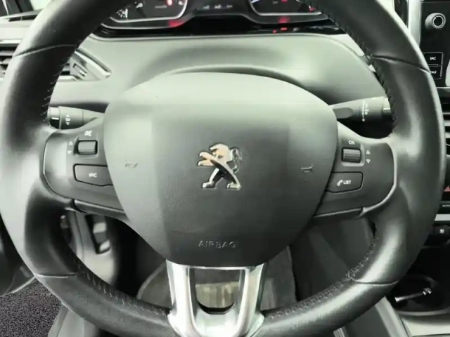 Peugeot 208 bluehdi 100ch s&amp;s bvm6 allure business — photo 19