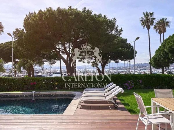 Villa 6 pièces 339 m²