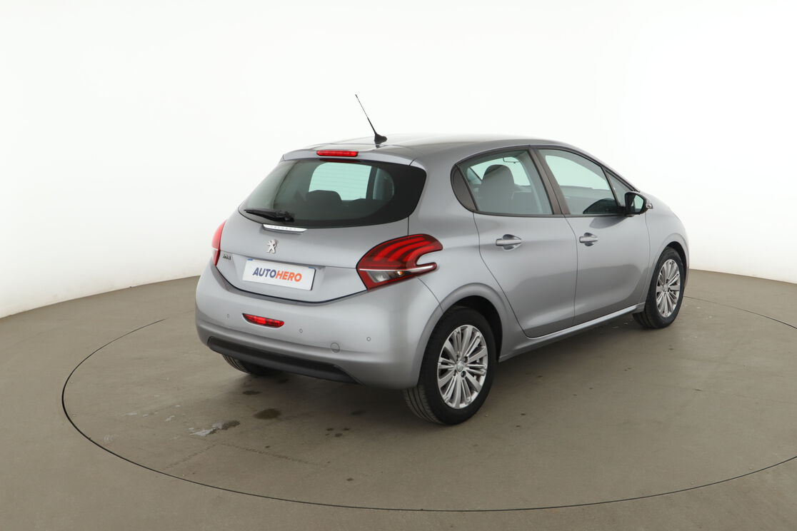 Peugeot 208 1.5 Blue-HDi Active — photo 5