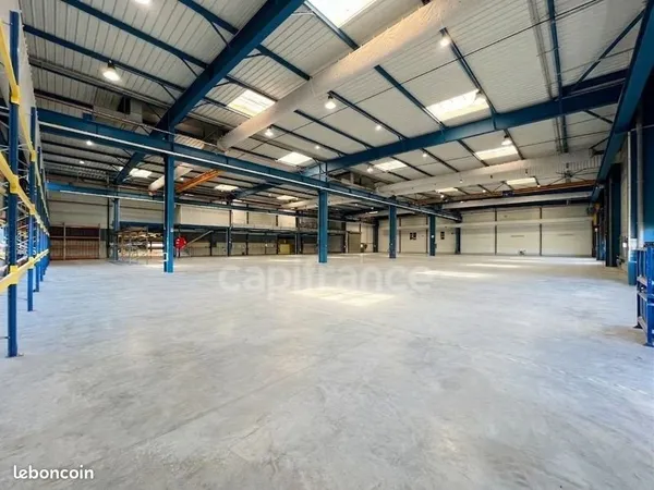 Local logistique 7 160 m²