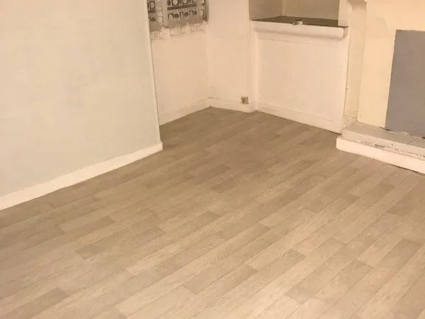 Mason a loué sur lussac les châteaux