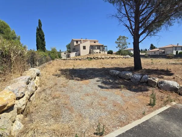 Terrain 588 m²