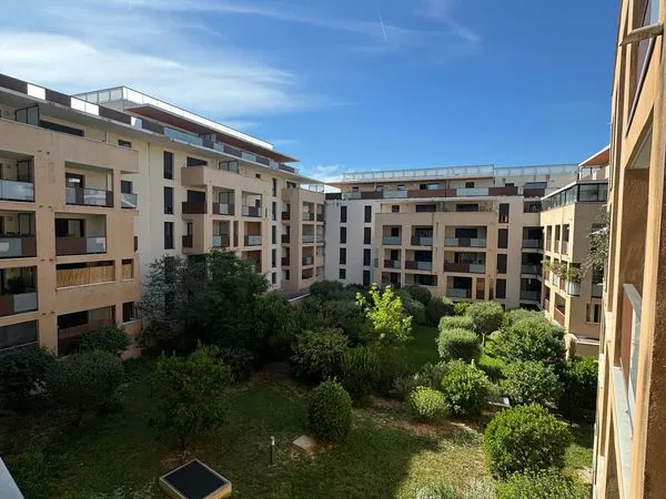 13 Appartement 3 pièces de 64 m² avec stationnement