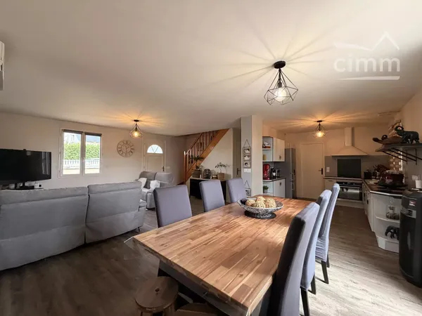 VEUZAIN-SUR-LOIRE — Maison 6 pièces de 120 m²