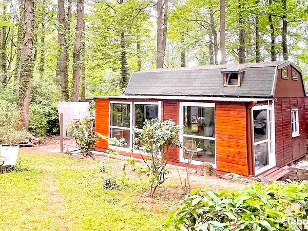 MAGNIFIQUE CHALET rénové, 4 saisons, 2 chambres, 73m2, 50 min de PARIS, à SAINT CHÉRON 91530