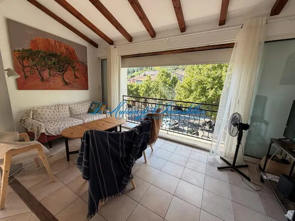 Anduze, dans immeuble de caractère entièrement rénové, appar