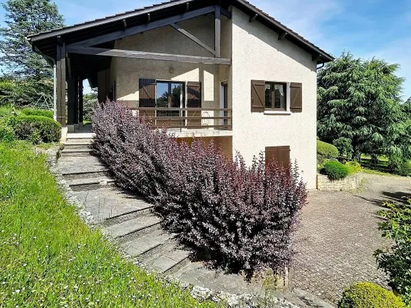 MAISON FAMILIALE - 6 CHAMBRES - JARDIN 1580 M² - UN CADRE DE VIE PRISÉ AU CALME