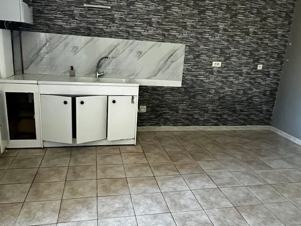 APPARTEMENT T3 + COUR PRIVATIVE