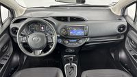 Toyota Yaris 100h Dynamic 5p RC18 — photo 11
