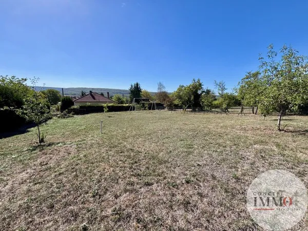 TERRAIN CONSTRUCTIBLE DE 841 m2 UN BEAU PROJET À IMAGINER