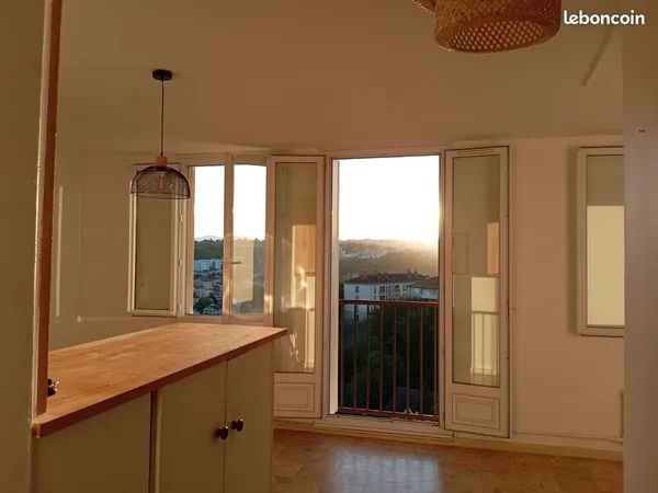À louer T3 bis 65,50 m² - Garage + 2 parkings - Oullins-Pierre-Bénite