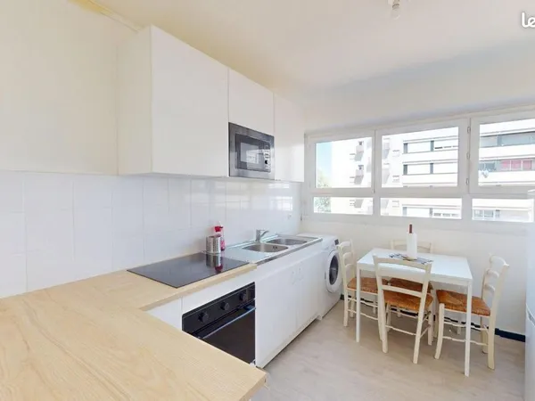Chambre 7 pièces 94 m²