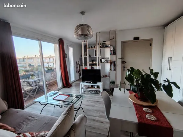 T2 meublé avec balcon, clim & parking - BAIL MEUBLE