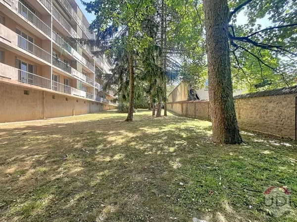 Appartement T3 lumineux avec balcon, parking et cave - Corbeil Essonnes